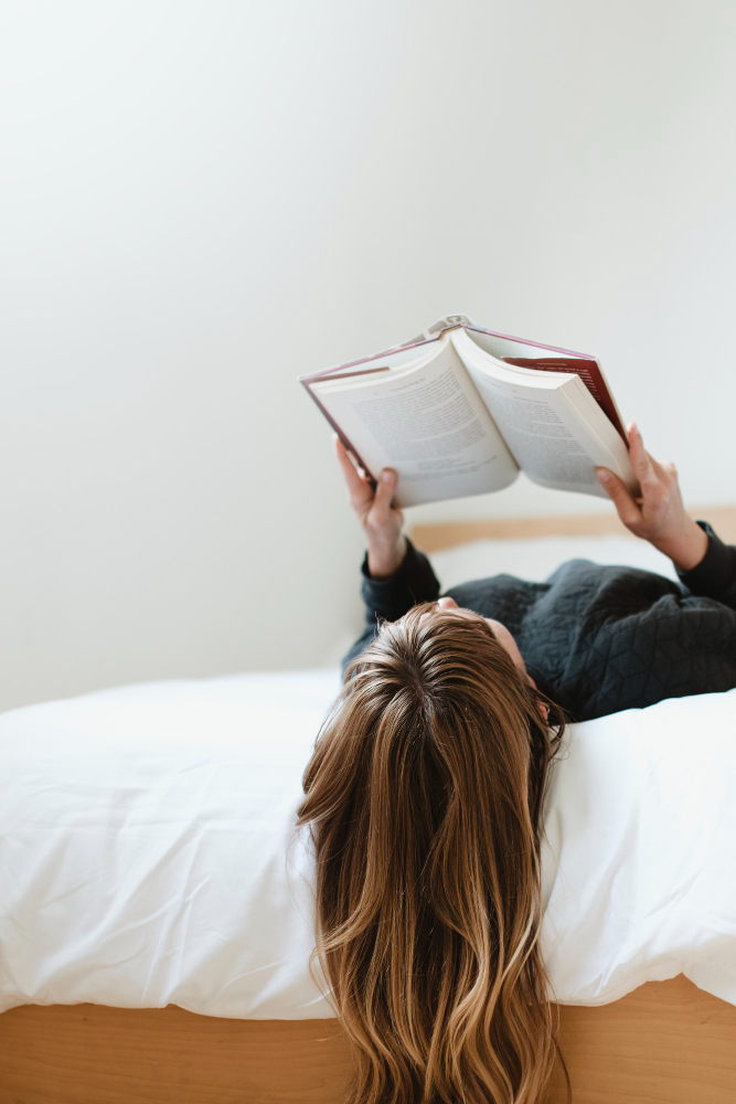 Celebra el Día del Libro con nosotros. Descubre recomendaciones literarias, actividades y reflexiones sobre la magia de la lectura. ¡Un día para fomentar el amor por los libros!